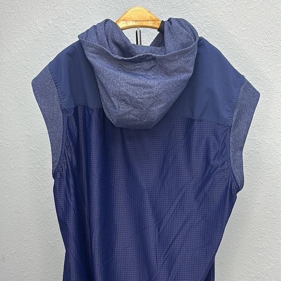 Lululemon Men’s Lg Stealth Hooded Sleeveless in
Heathered Hero Blue. Exclt Cdtn - Picture 10 of 15